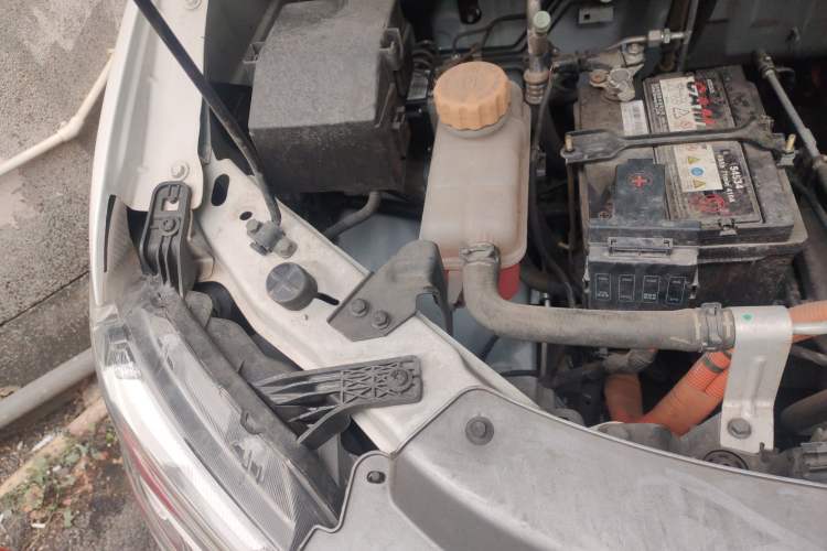 Used FORTHING Lingzhi M5 2022 Standard Version Base Model 7 Seats Engine Bay Right