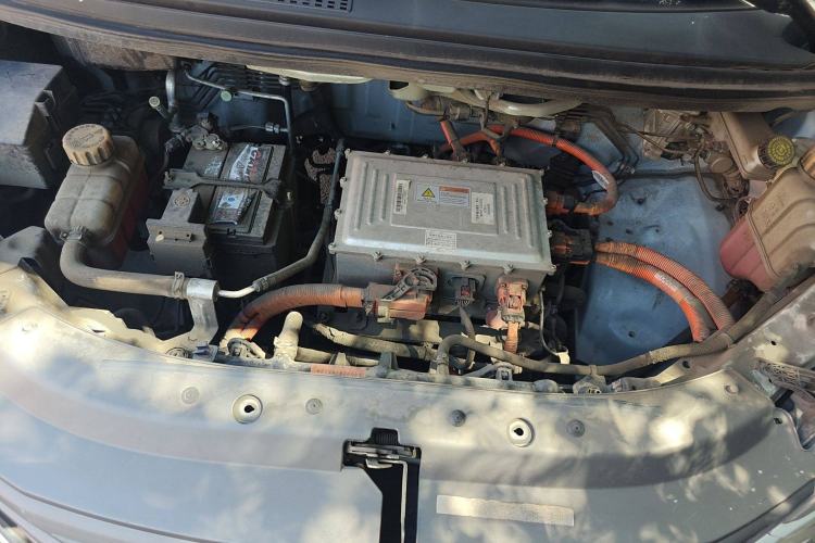 Used FORTHING Lingzhi M5 2022 Standard Version Base Model 7 Seats Engine Bay