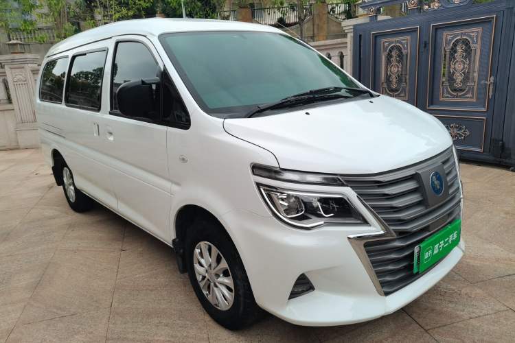Used FORTHING Lingzhi M5 2022 Standard Version Base Model 7 Seats Exterior 1
