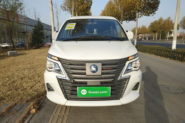 Used FORTHING Lingzhi M5 2022 Standard Version Base Model 7 Seats Exterior 1