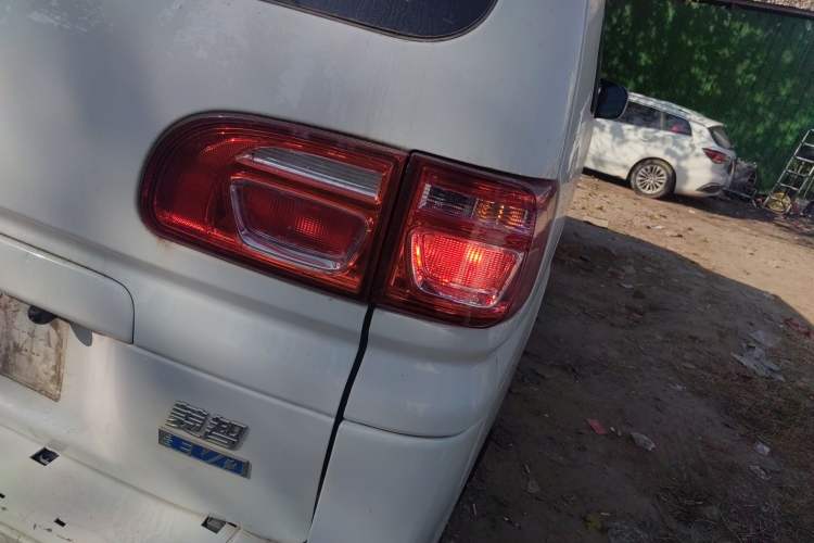 Used FORTHING Lingzhi M5 2022 Comfort Model 7 Seats Exterior 2