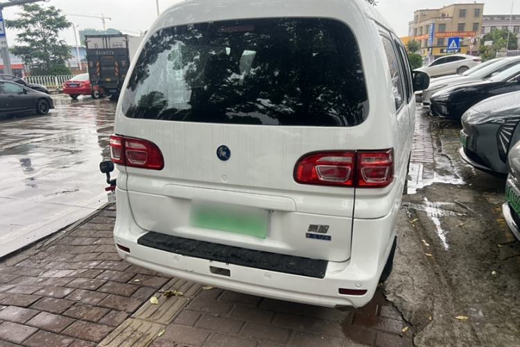 Used FORTHING Lingzhi M5 2022 Standard Version Base Model 7 Seats Exterior 2