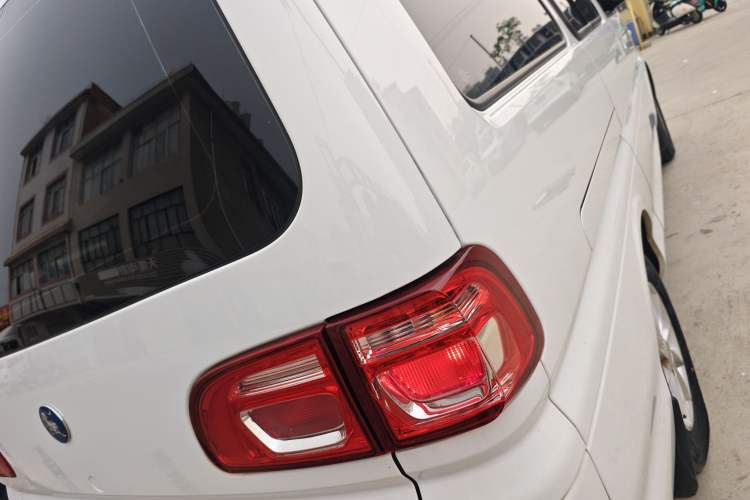 Used FORTHING Lingzhi M5 2022 Passenger Version Standard Model 7-Seater Exterior 3