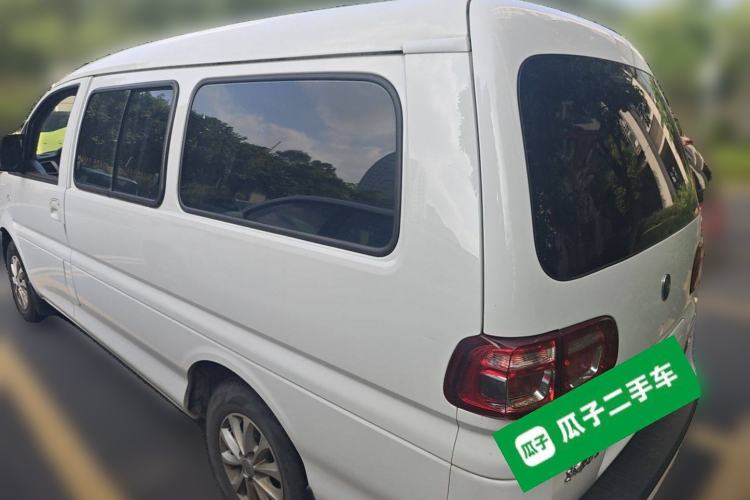 Used FORTHING Lingzhi M5 2022 Standard Version Base Model 7 Seats Exterior 3
