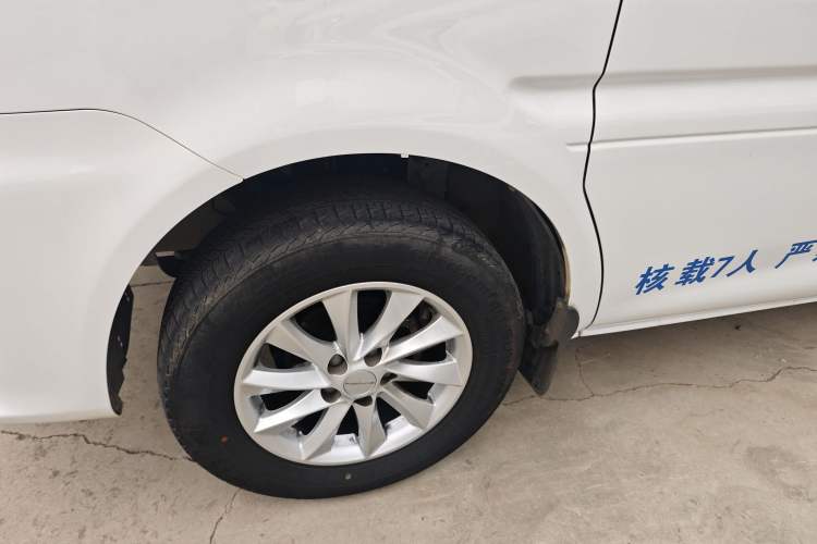 Used FORTHING Lingzhi M5 2022 Passenger Version Standard Model 7-Seater Exterior 4