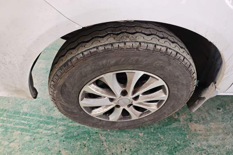 Used FORTHING Lingzhi M5 2022 Standard Version Base Model 7 Seats Exterior 4