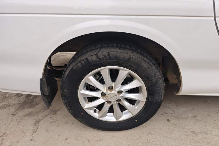 Used FORTHING Lingzhi M5 2022 Passenger Version Standard Model 7-Seater Exterior 5