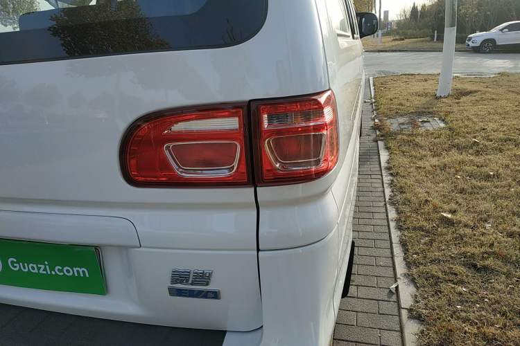 Used FORTHING Lingzhi M5 2022 Standard Version Base Model 7 Seats Exterior 6