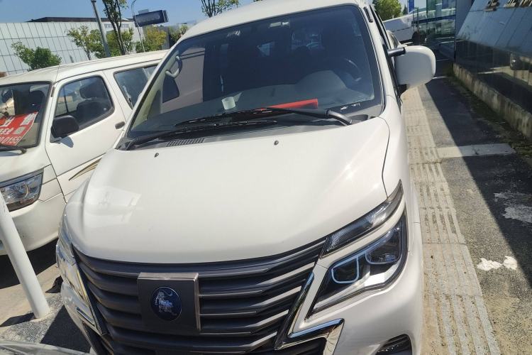 Used FORTHING Lingzhi M5 2022 Standard Version Base Model 7 Seats Front