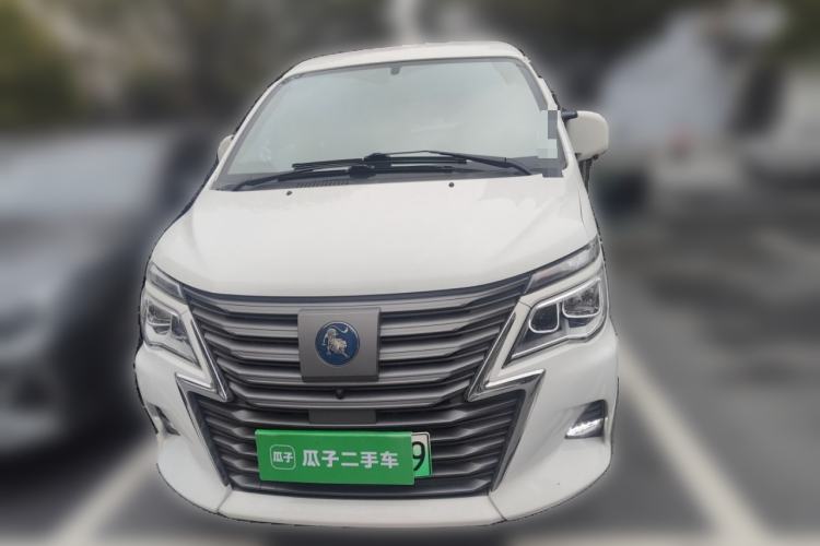 Used FORTHING Lingzhi M5 2022 Standard Version Base Model 7 Seats Front