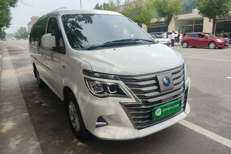Used FORTHING Lingzhi M5 2022 Standard Edition Luxury 7-Seater Front Right 45 Deg