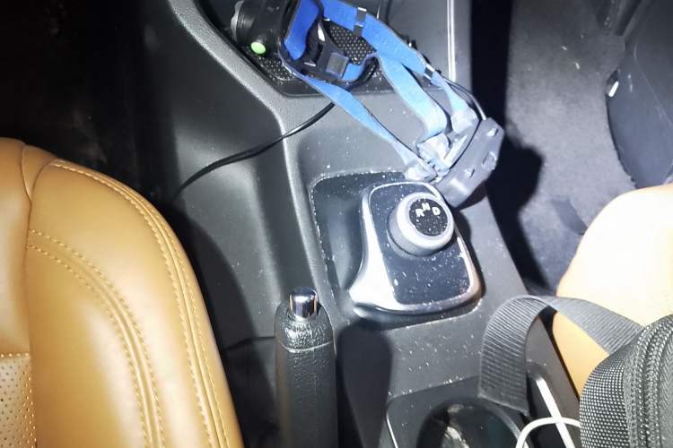 Used FORTHING Lingzhi M5 2022 Passenger Version Standard Model 9-Seater Gear Lever