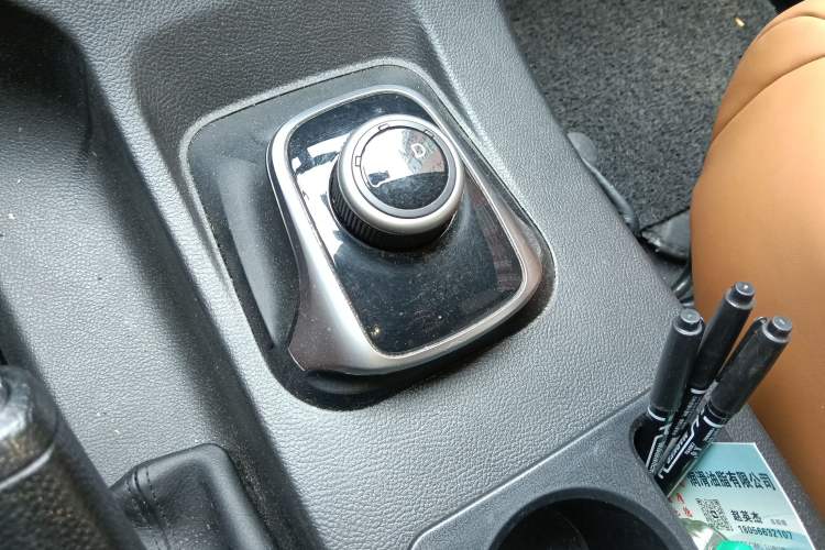 Used FORTHING Lingzhi M5 2022 Passenger Version Standard Model 9-Seater Gear Lever