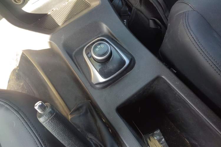 Used FORTHING Lingzhi M5 2022 Comfort Model 7 Seats Gear Lever