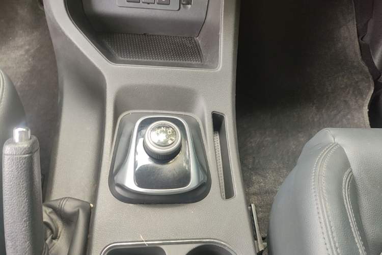 Used FORTHING Lingzhi M5 2022 Standard Edition Luxury 7-Seater Gear Lever