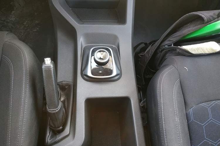 Used FORTHING Lingzhi M5 2022 Standard Version Base Model 7 Seats Gear Lever