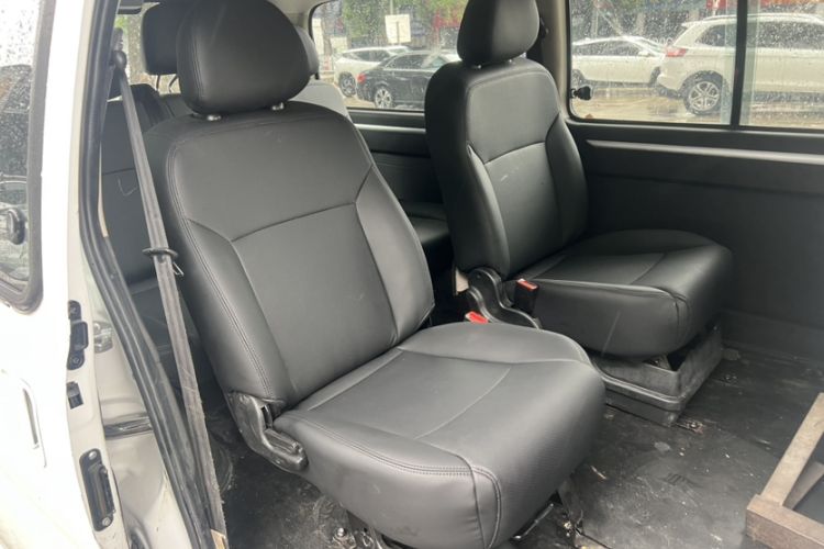 Used FORTHING Lingzhi M5 2022 Standard Version Base Model 7 Seats Interior 1