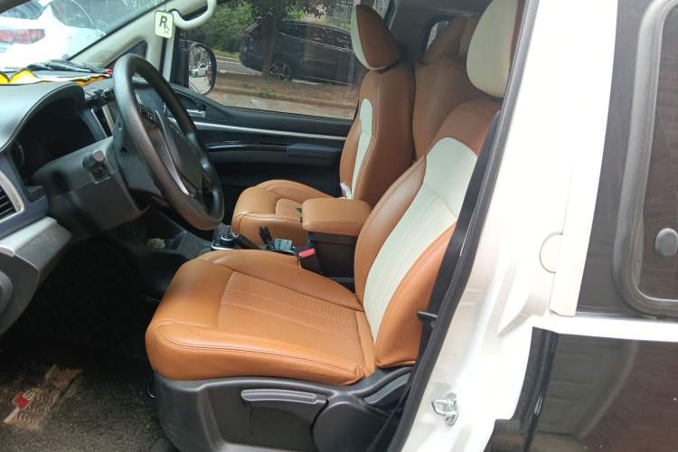 Used FORTHING Lingzhi M5 2022 Passenger Version Standard Model 9-Seater Interior 4