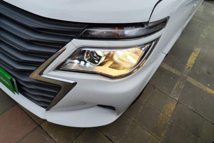 Used FORTHING Lingzhi M5 2022 Comfort Model 7 Seats Left Front Headlight