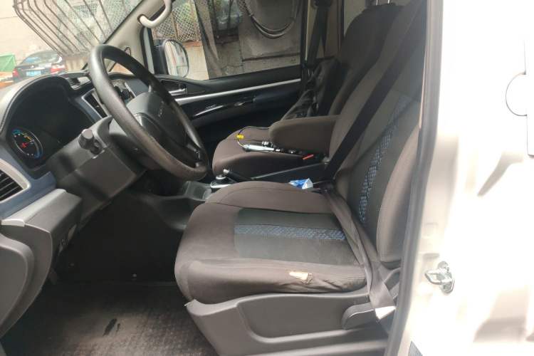 Used FORTHING Lingzhi M5 2022 Standard Version Base Model 7 Seats Left Front Seat