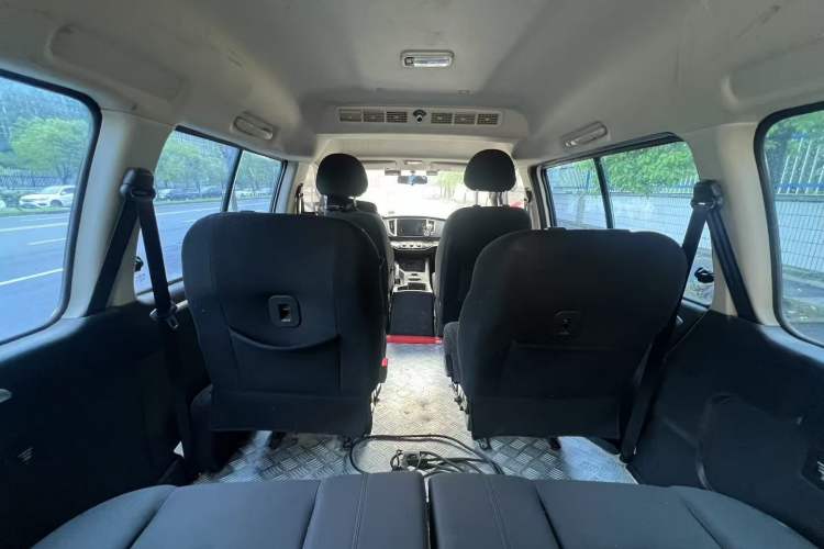 Used FORTHING Lingzhi M5 2022 Standard Version Base Model 7 Seats Left Front Seat