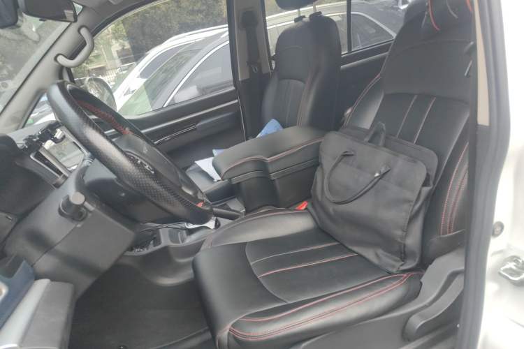 Used FORTHING Lingzhi M5 2022 Standard Version Base Model 7 Seats Left Front Seat