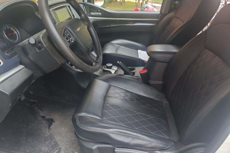 Used FORTHING Lingzhi M5 2022 Standard Edition Luxury 7-Seater Left Front Seat