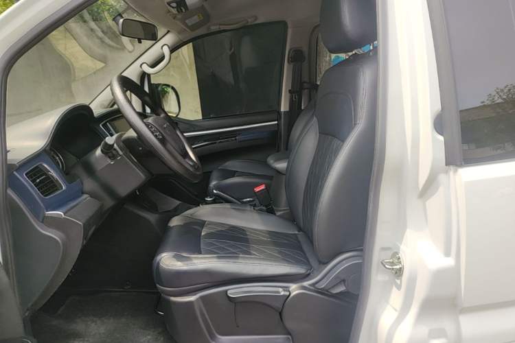 Used FORTHING Lingzhi M5 2022 Standard Edition Luxury 7-Seater Left Front Seat