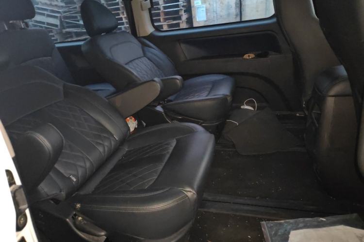 Used FORTHING Lingzhi M5 2022 Standard Edition Luxury 7-Seater Left Rear Seat