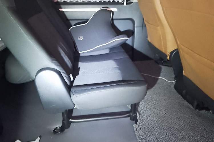 Used FORTHING Lingzhi M5 2022 Passenger Version Standard Model 9-Seater Left Rear Seat