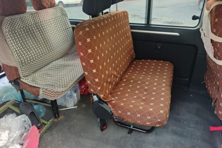 Used FORTHING Lingzhi M5 2022 Standard Edition Basic Model 9-Seater Left Rear Seat