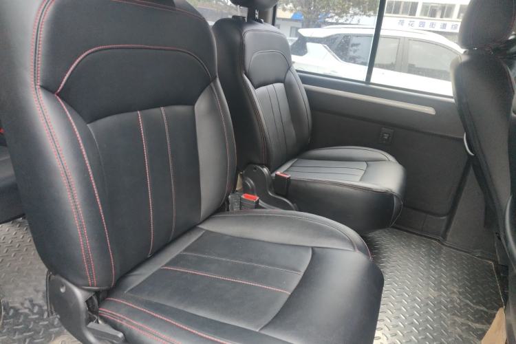 Used FORTHING Lingzhi M5 2022 Standard Version Base Model 7 Seats Left Rear Seat
