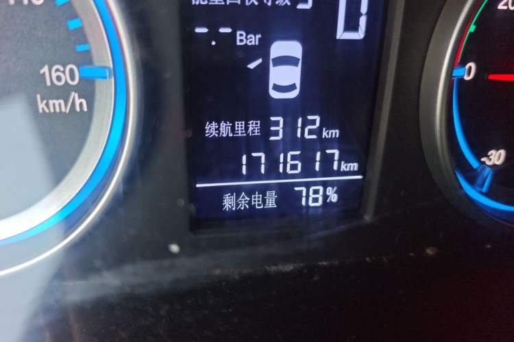 Used FORTHING Lingzhi M5 2022 Standard Edition Basic Model 9-Seater Odometer Close Up