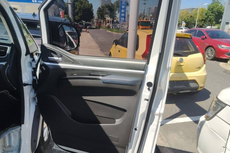 Used FORTHING Lingzhi M5 2022 Standard Version Base Model 7 Seats Right Front Door Interior