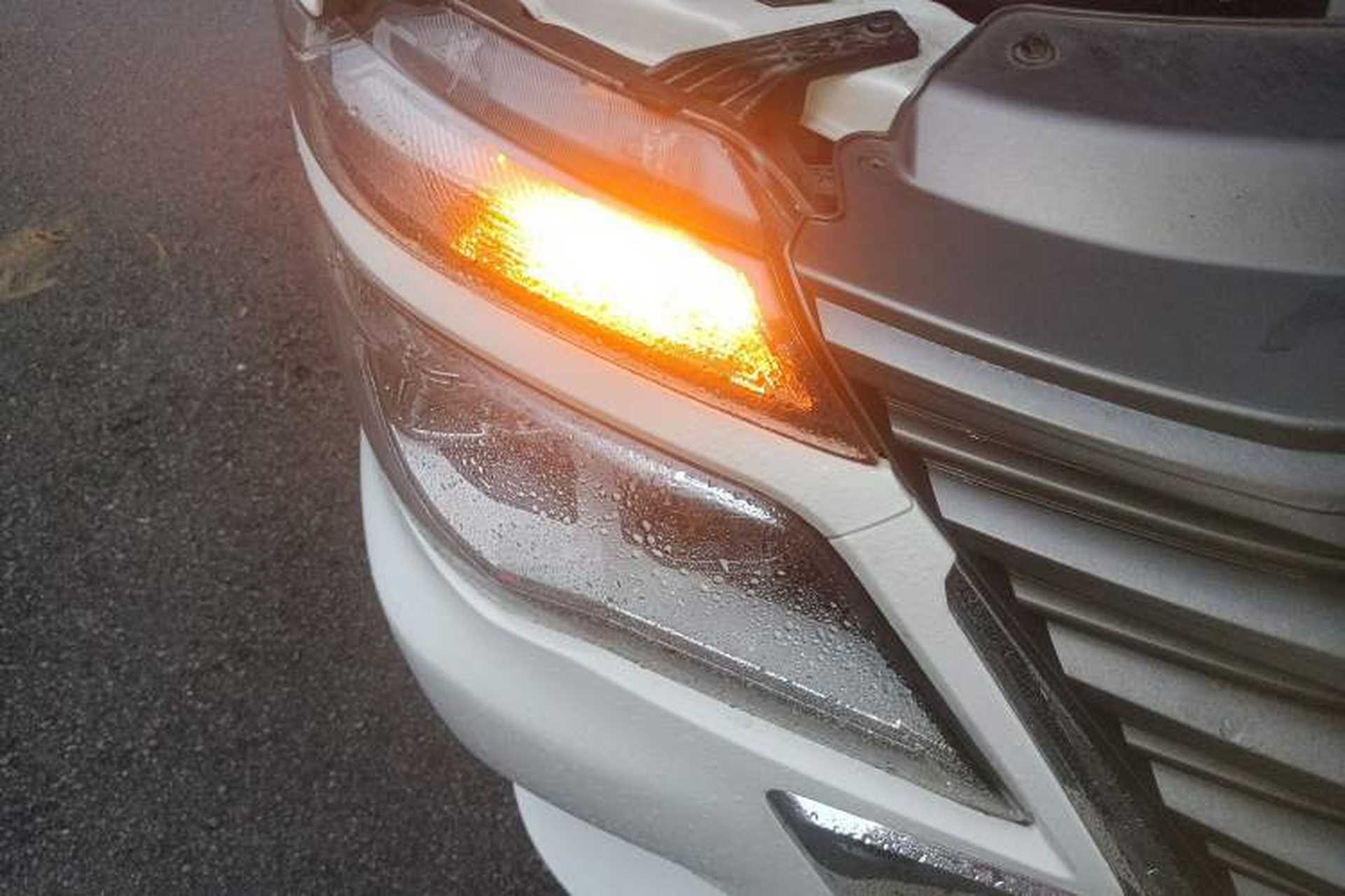 Used FORTHING Lingzhi M5 2022 Standard Edition Basic Model 9-Seater Right Front Headlight