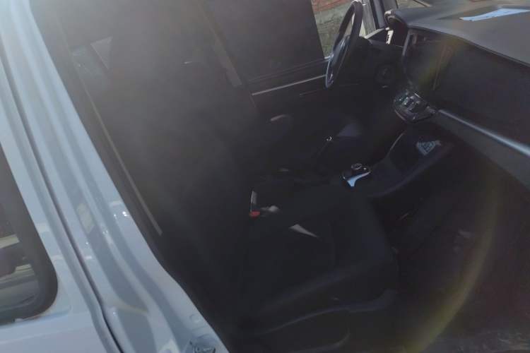 Used FORTHING Lingzhi M5 2022 Comfort Model 7 Seats Right Front Seat