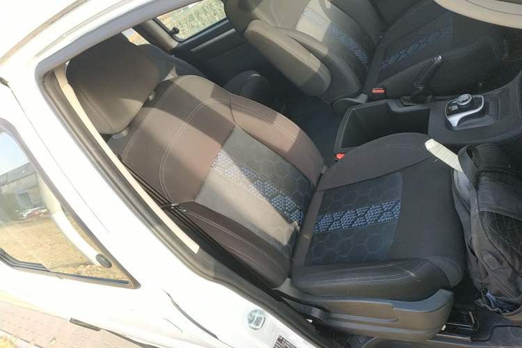 Used FORTHING Lingzhi M5 2022 Standard Version Base Model 7 Seats Right Front Seat