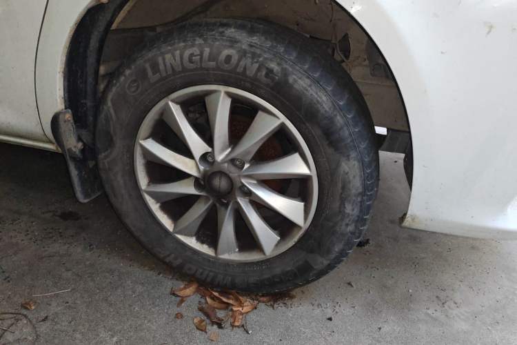 Used FORTHING Lingzhi M5 2022 Standard Edition Luxury 7-Seater Right Front Wheel Hub