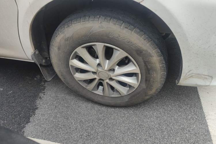 Used FORTHING Lingzhi M5 2022 Standard Version Base Model 7 Seats Right Front Wheel Hub