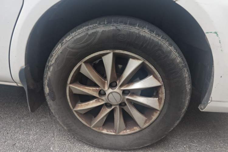 Used FORTHING Lingzhi M5 2022 Standard Edition Luxury 7-Seater Right Front Wheel Hub