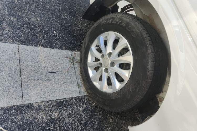 Used FORTHING Lingzhi M5 2022 Standard Version Base Model 7 Seats Right Rear Wheel Hub