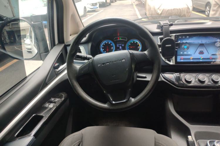 Used FORTHING Lingzhi M5 2022 Standard Version Base Model 7 Seats Steering Wheel