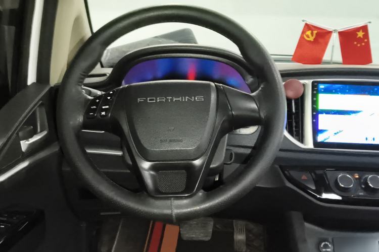 Used FORTHING Lingzhi M5 2022 Standard Edition Luxury 7-Seater Steering Wheel