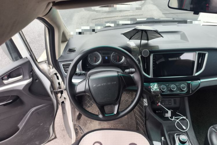 Used FORTHING Lingzhi M5 2022 Standard Version Base Model 7 Seats Steering Wheel