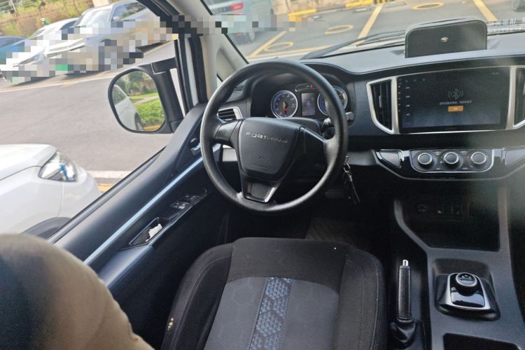 Used FORTHING Lingzhi M5 2022 Standard Version Base Model 7 Seats Steering Wheel