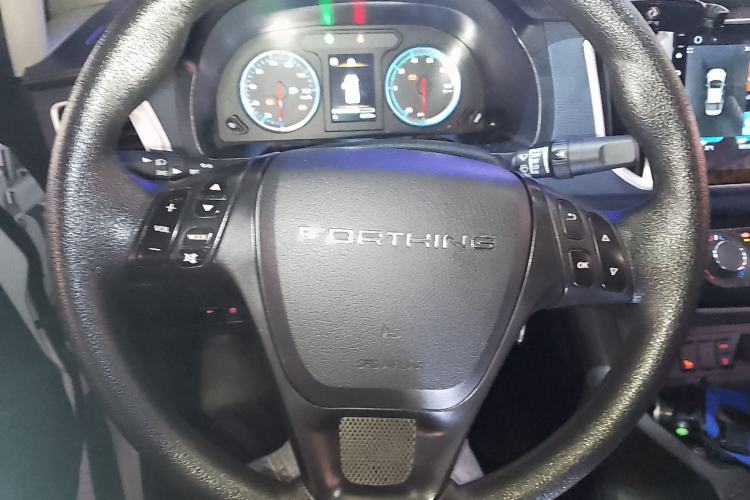 Used FORTHING Lingzhi M5 2022 Passenger Version Standard Model 9-Seater Steering Wheel
