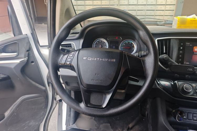 Used FORTHING Lingzhi M5 2022 Standard Edition Luxury 7-Seater Steering Wheel