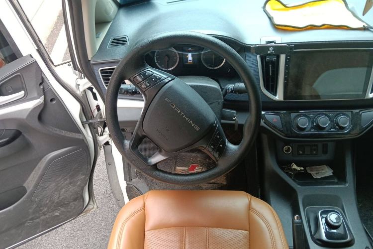Used FORTHING Lingzhi M5 2022 Passenger Version Standard Model 9-Seater Steering Wheel