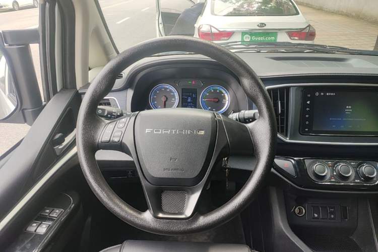 Used FORTHING Lingzhi M5 2022 Standard Edition Luxury 7-Seater Steering Wheel