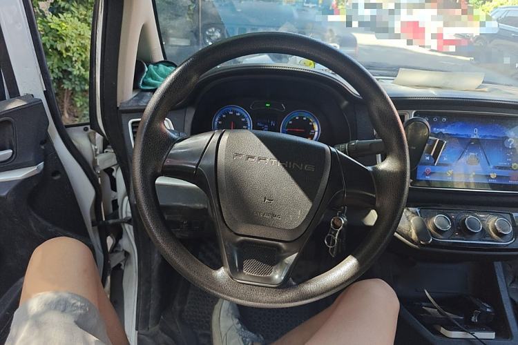 Used FORTHING Lingzhi M5 2022 Standard Version Base Model 7 Seats Steering Wheel